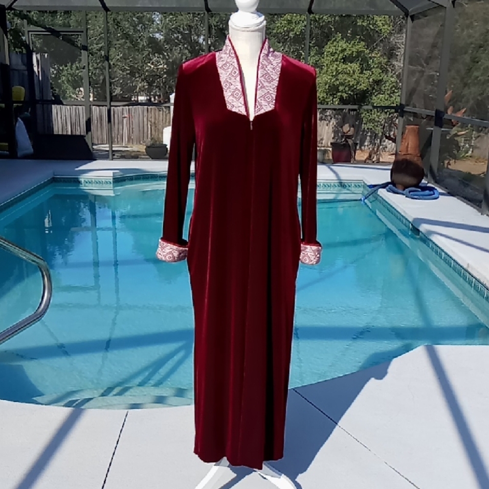 Vintage Diamond Tea Burgundy Velvet Half Zip Robe  Embroidered Details Size S